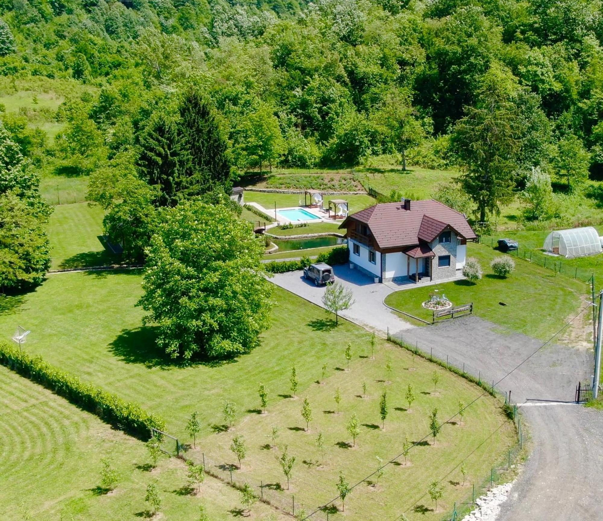 Vacation House Studenac Bihać Exterior foto